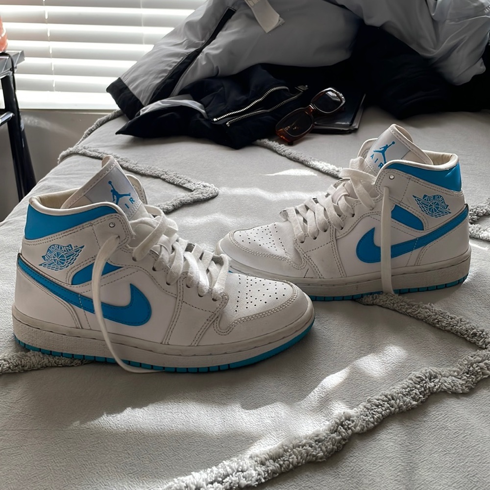 Jordan 1 Mids